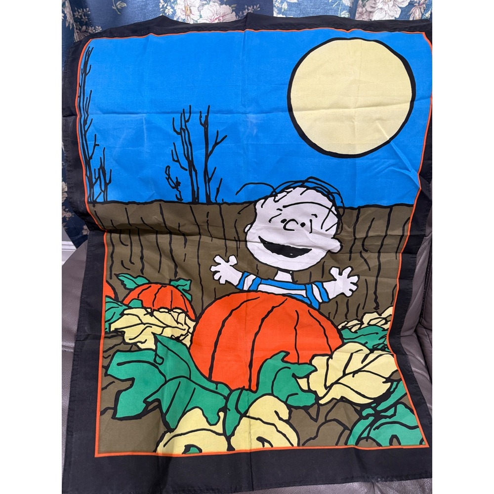 Vintage Peanuts Linus Great Pumpkin Tapestry Wall Hanging Banner 28.5" by 41.5" - Picture 2 of 2